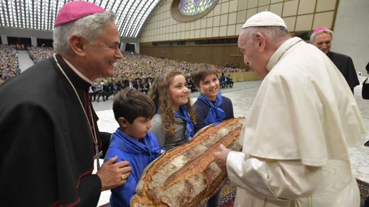ĐTC tiếp kiến 6500 tín hữu hành hương nam Italia (Vatican Media)