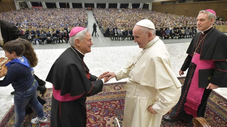 ĐTC tiếp kiến 6500 tín hữu hành hương nam Italia (Vatican Media)