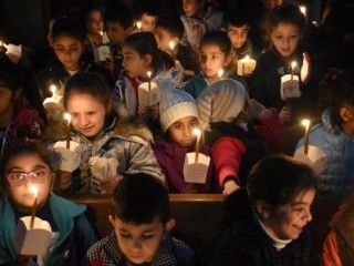 20181203 Siria candle lighters call for peace 1