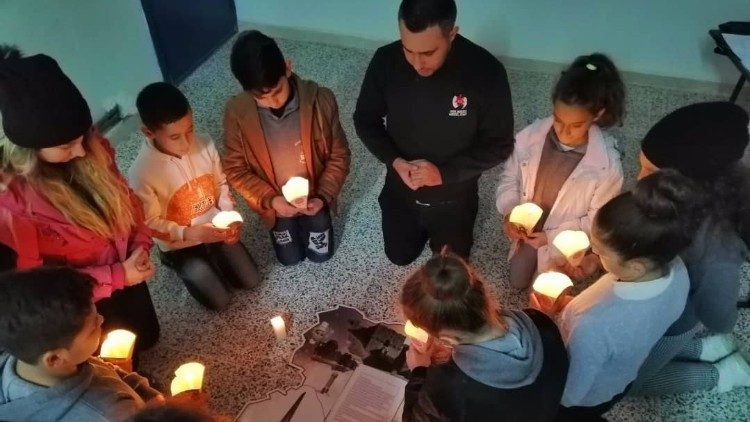 20181203 Siria candle lighters call for peace 3