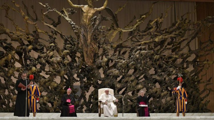 20181205 Pope Francis arrives in the Paul VI Hall for Wedneday's General Audience 0
