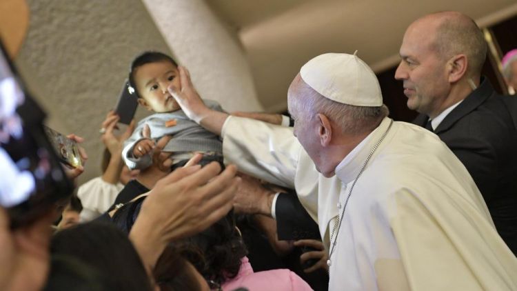 20181205 Pope Francis arrives in the Paul VI Hall for Wedneday's General Audience 15