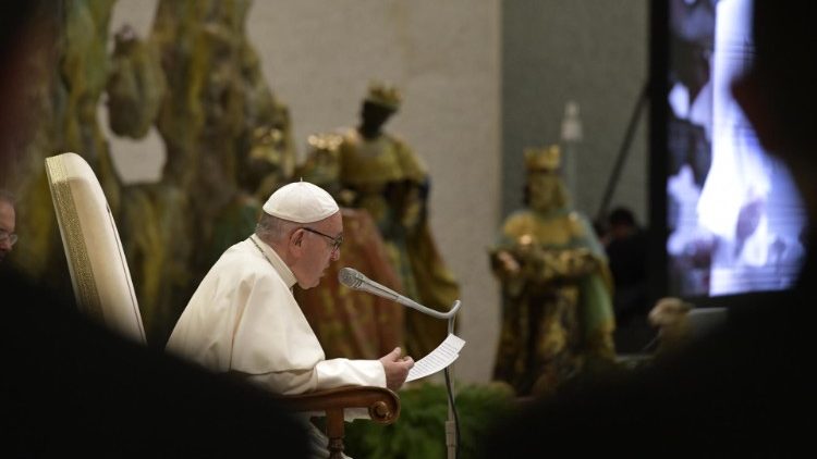 20181205 Pope Francis arrives in the Paul VI Hall for Wedneday's General Audience 18