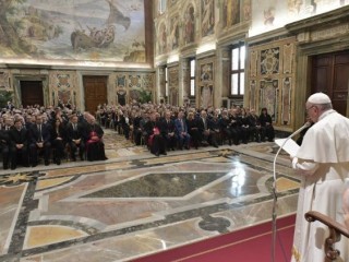 20181207 Pope with donors of the St Peters Square Tree and Nativity Scene (2)