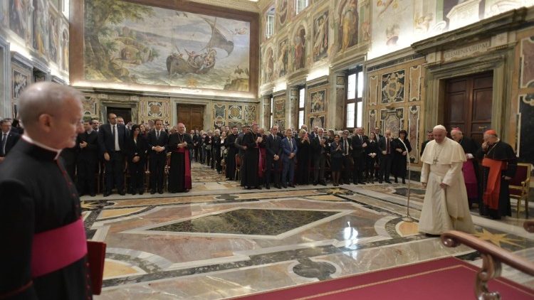20181207 Pope with donors of the St Peters Square Tree and Nativity Scene (5)