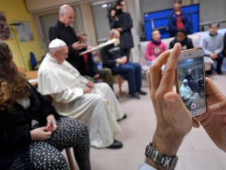 20181208 Pope Visits Friends of Volunteers 1