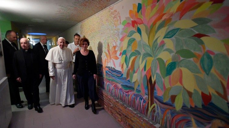 20181208 Pope Visits Friends of Volunteers 2