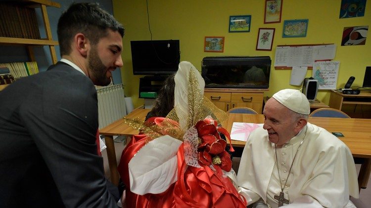 20181208 Pope Visits Friends of Volunteers 4