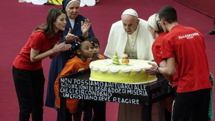 20181217 Pope Francis during audience with children and family from the dispensary of Santa Marta 0