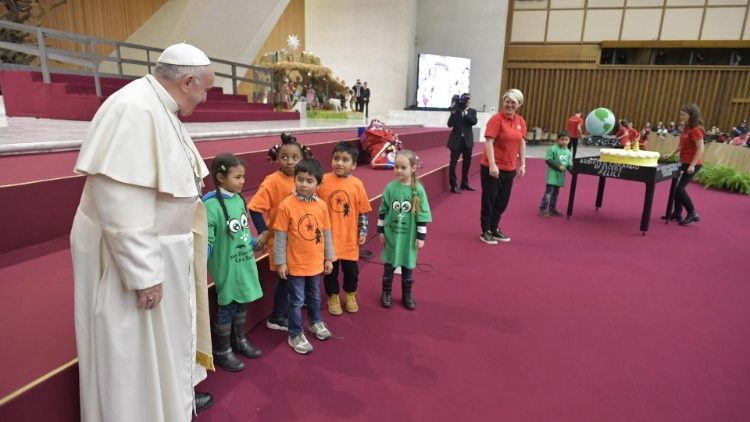 20181217 Pope Francis during audience with children and family from the dispensary of Santa Marta 1
