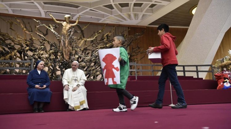 20181217 Pope Francis during audience with children and family from the dispensary of Santa Marta 4