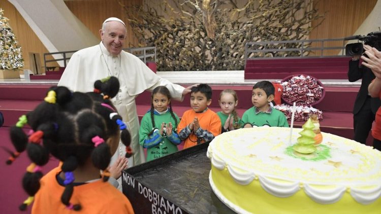 20181217 Pope Francis during audience with children and family from the dispensary of Santa Marta 6
