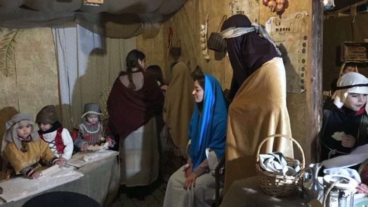 20181218 Some pictures of Christmas cave live 0