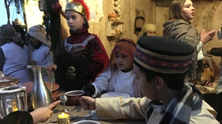 20181218 Some pictures of Christmas cave live 1