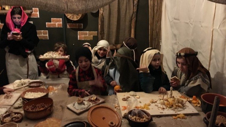 20181218 Some pictures of Christmas cave live 3