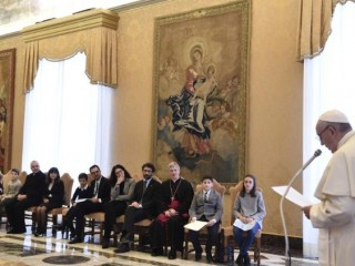 Đức Thánh Cha tiếp 65 em thuộc Công giáo Tiến hành.  (Vatican Media )