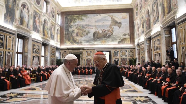 ĐTC tiếp kiến các vị trong Giáo triều Roma (Vatican Media )