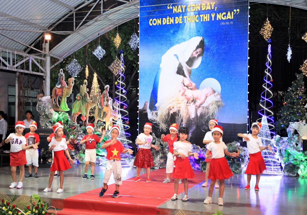 20181222 Hoan Ca Giang Sinh - Du Tap CSsR Mai Thon (11)