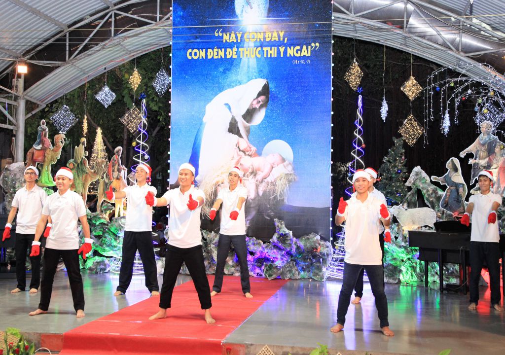 20181222 Hoan Ca Giang Sinh - Du Tap CSsR Mai Thon (13)