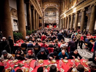 Bữa cơm trưa Giáng sinh tại Vương cung thánh đường Đức Maria ở Trastevere