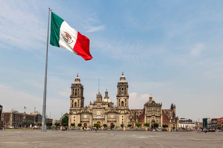 Mexico_City_cathedral_Credit_Diego_Grandi_Shutterstock_CNA