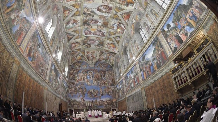 2019 01 13 Pope Francis baptizes a newborn baby at Mass (29)