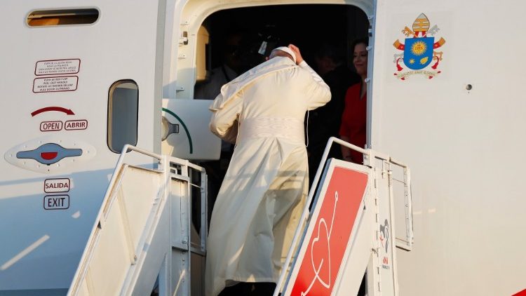 20190.1.28 Pope Francis from retiring Panama (12)