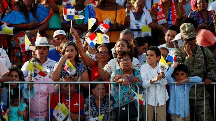 20190.1.28 Pope Francis from retiring Panama (16)
