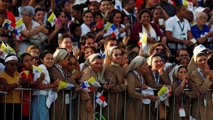 20190.1.28 Pope Francis from retiring Panama (17)
