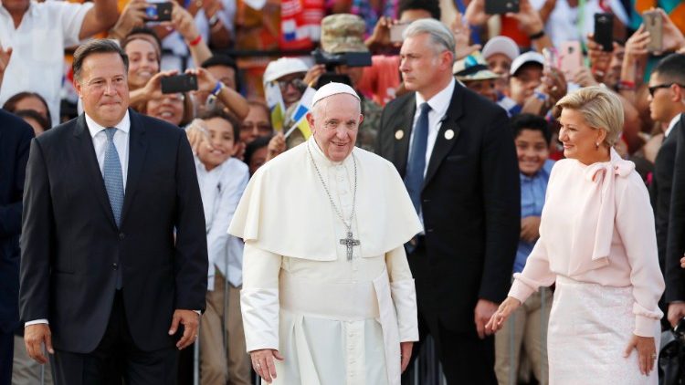 20190.1.28 Pope Francis from retiring Panama (2)