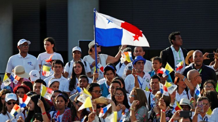 20190.1.28 Pope Francis from retiring Panama (3)