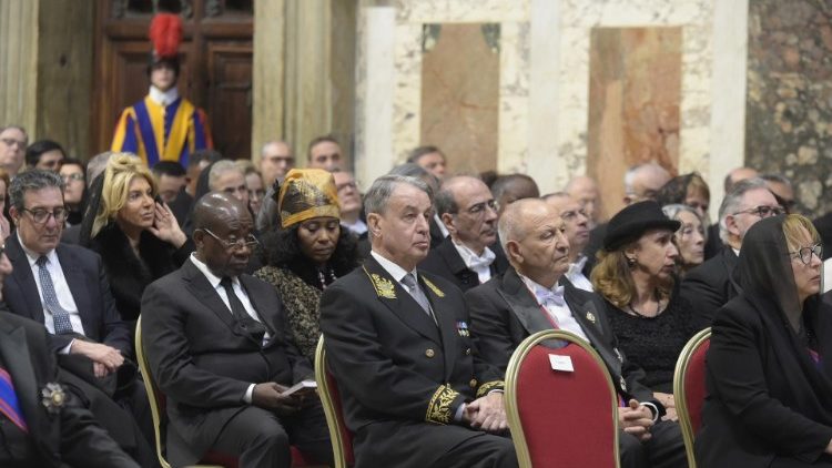 20190107 Pope gives address to Diplomatic Corps 9