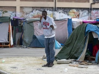 Những túp lều của người xin tị nạn