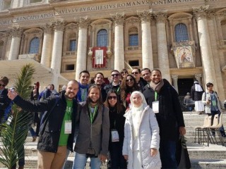 Một nhóm bạn trẻ quốc tế