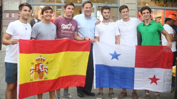 20190122 President Juan Carlos Varela with young people 1