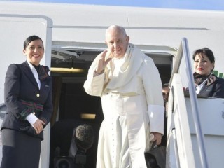 ĐTC Phanxicô lên máy bay đi Panama  (Vatican Media)