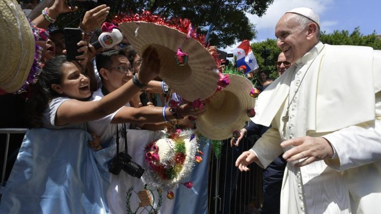 ĐTC chào các bạn trẻ ở Panama  (Vatican Media)