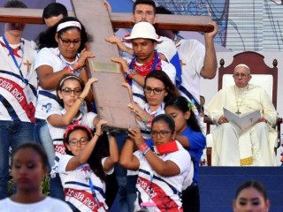 20190126 Pope Francis sees the Cross of the Cross with 400,000 members in Panama 4