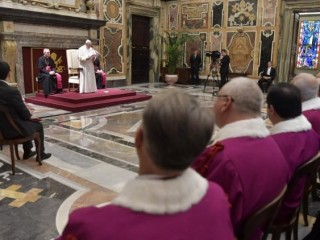 ĐTC tiếp kiến đoàn thẩm phán Tòa Thượng Thẩm Rota  (Vatican Media)