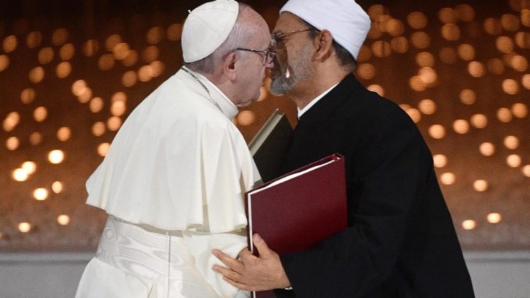 ĐTC và Đại Iman Ahmad al Tayyeb ký tuyên ngôn chung  (AFP or licensors)