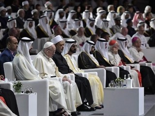 ĐTC trong buổi gặp gỡ liên tôn tại Emirati  (Vatican Media)
