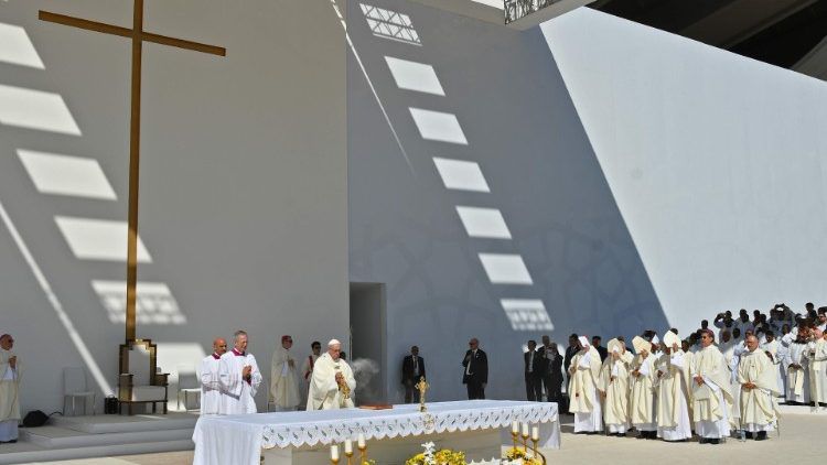 20190204 Pope offers Mass at Zayed Sports City stadium in Abu Dhabis (3)
