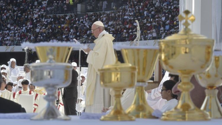 20190204 Pope offers Mass at Zayed Sports City stadium in Abu Dhabis (6)