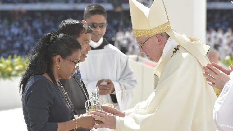 20190204 Pope offers Mass at Zayed Sports City stadium in Abu Dhabis (7)