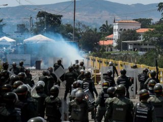 Members_of_the_Venezuelan_National_Guard_clash_with_opposition_protesters_on_the_Simon_Bolivar_international_bridge_between_Venezuela_and_Colombia_Feb_24_2019_Credit_Federico_Parra__AFP_Get