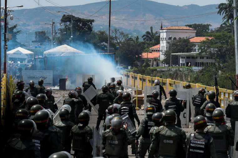 Members_of_the_Venezuelan_National_Guard_clash_with_opposition_protesters_on_the_Simon_Bolivar_international_bridge_between_Venezuela_and_Colombia_Feb_24_2019_Credit_Federico_Parra__AFP_Get