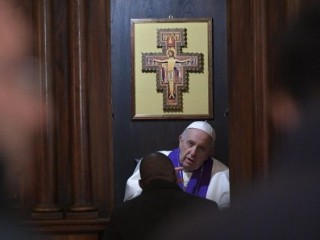 20190307 The Pope met with early Roma priests during the Lent 1