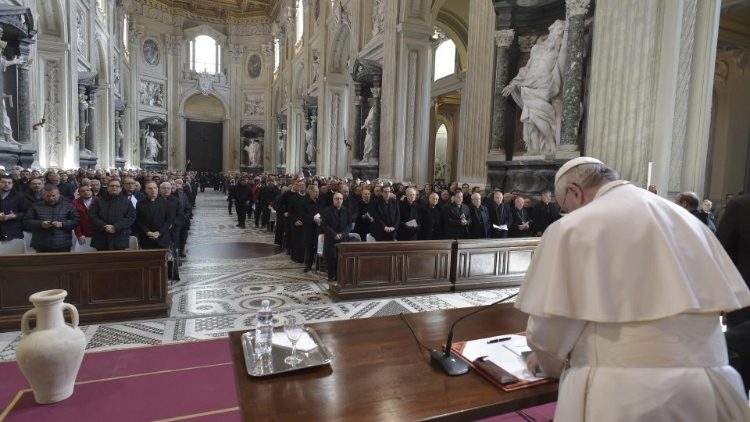 20190307 The Pope met with early Roma priests during the Lent 4