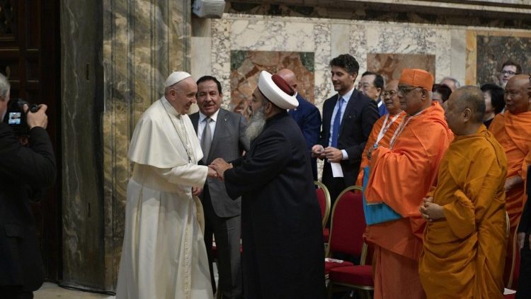 ĐTC tiếp kiến 400 tham dự viên Hội nghị quốc tế về sự đóng góp của các tôn giáo (Vatican Media)