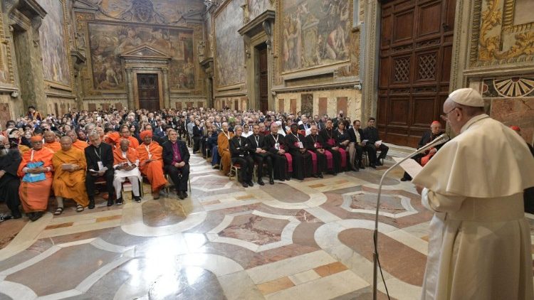 ĐTC tiếp kiến 400 tham dự viên Hội nghị quốc tế về sự đóng góp của các tôn giáo (Vatican Media)